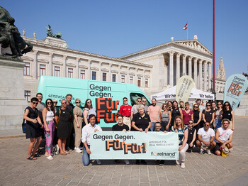 Der füreinand‘-Bus macht am Dienstag Halt in Bregenz. (Foto: Caritas) Caritas - PK F�reinand
