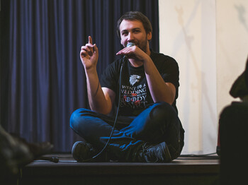 Ivica Mijajlovic, zweifacher Vorarlberger Landesmeister Poetry Slam (Foto: Christian Hirschmann)