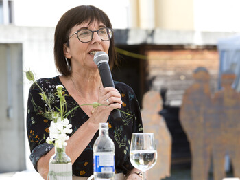 Rankweil, 9.7.2021 Eroefnung Ausstellung Figuren am Marktplatz Rankweil, Moderation Ingrid Boehler, Reden von Bgm. Katharina Woess-Krall, Marmsoler, Mueller,  Ernst
Im Bild: