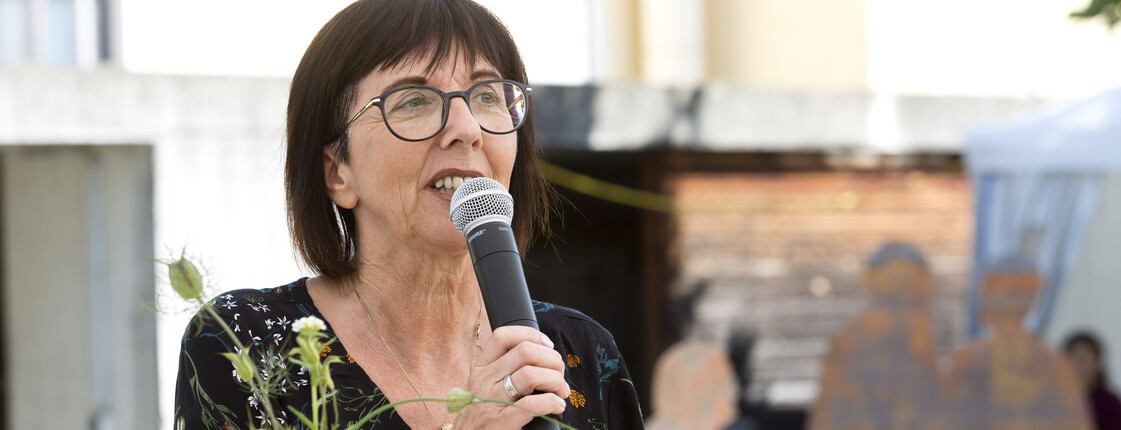 Rankweil, 9.7.2021 Eroefnung Ausstellung Figuren am Marktplatz Rankweil, Moderation Ingrid Boehler, Reden von Bgm. Katharina Woess-Krall, Marmsoler, Mueller,  Ernst
Im Bild: