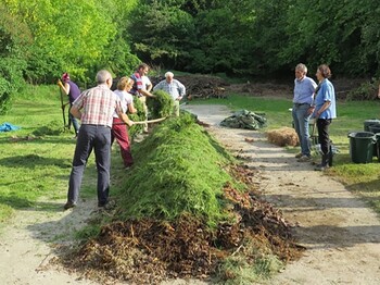 Kompost wird gerne als Dünger im Garten verwendet. (Fotocredit: Urs Hildebrandt)