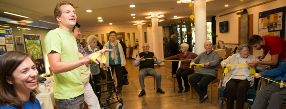Bewegungsrunde beim Tag der offenen Tür im Haus St. Barbara