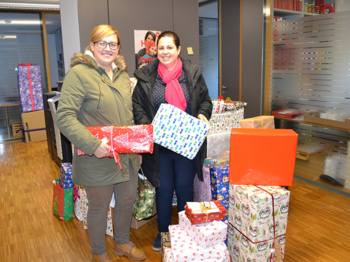 Geschenke zwei Frauen Christkind